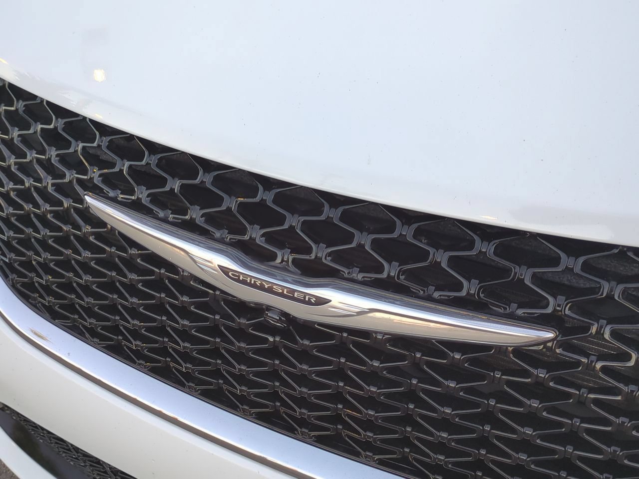 Used 2023 Chrysler Pacifica Touring-L FWD image 28
