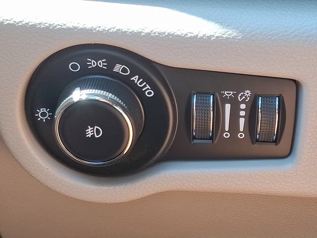 Used 2019 Chrysler Pacifica Touring-L Plus w/ Advanced Safetytec Group FWD image 23