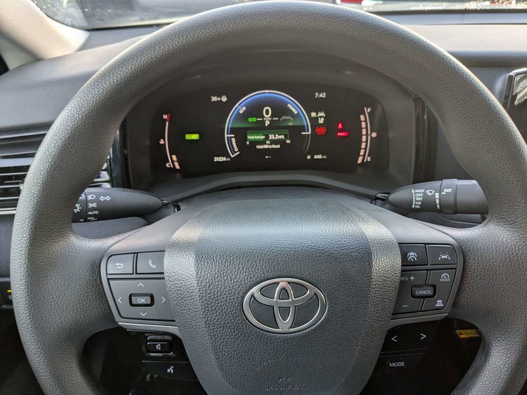 Used 2025 Toyota Camry LE image 28