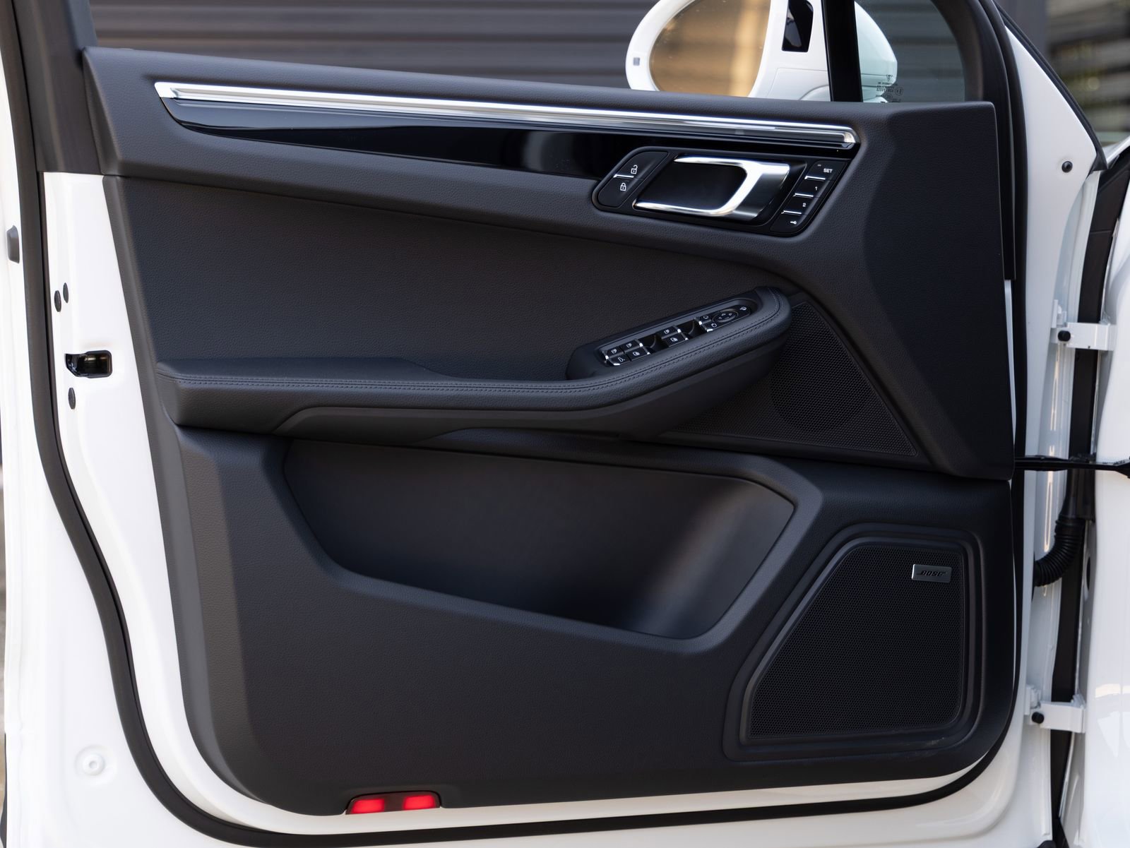 Certified 2026 Porsche Macan AWD/4WD image 17