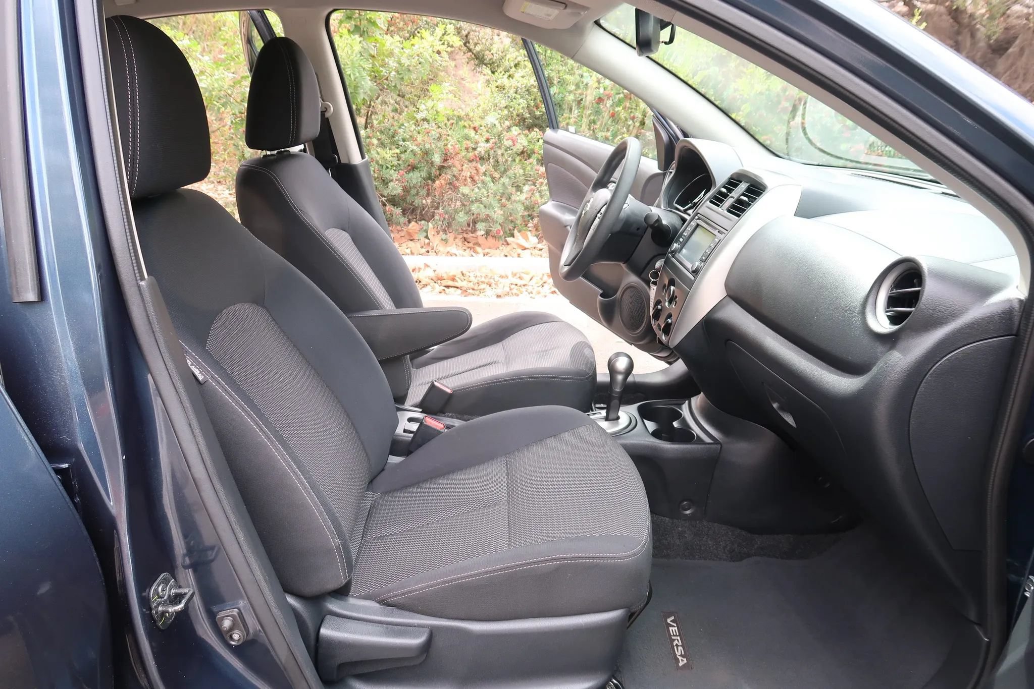 Used 2016 Nissan Versa SV w/ SV Tech Package FWD image 17