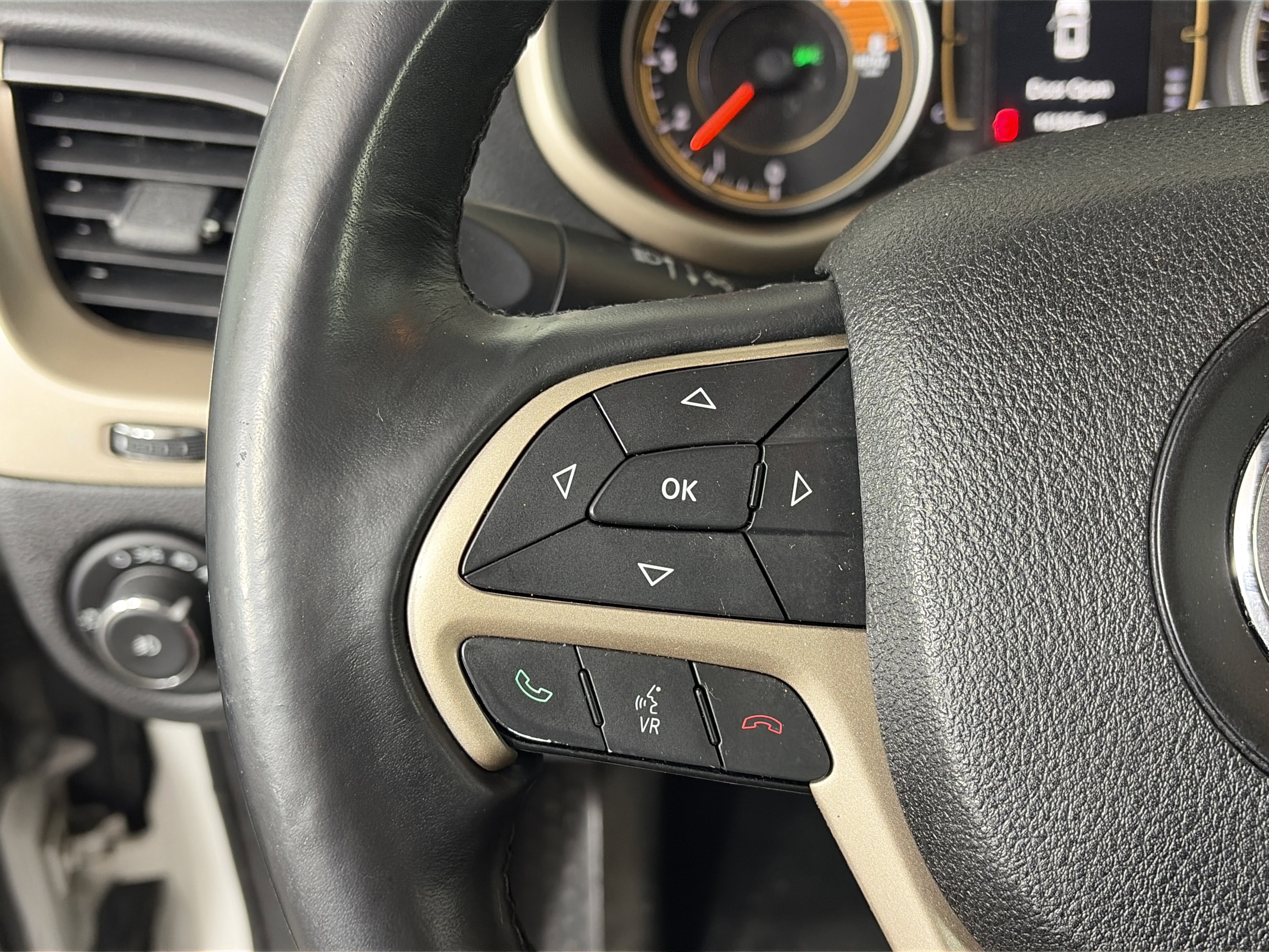 Used 2016 Jeep Cherokee Latitude image 24