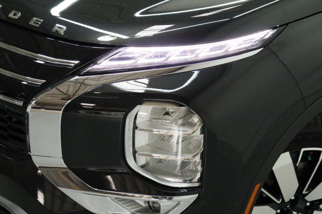 New 2026 Mitsubishi Outlander SE FWD image 2