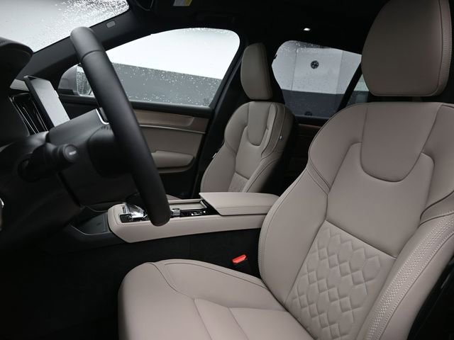 New 2026 Volvo XC90 B6 Plus w/ Protection Package Premier image 9