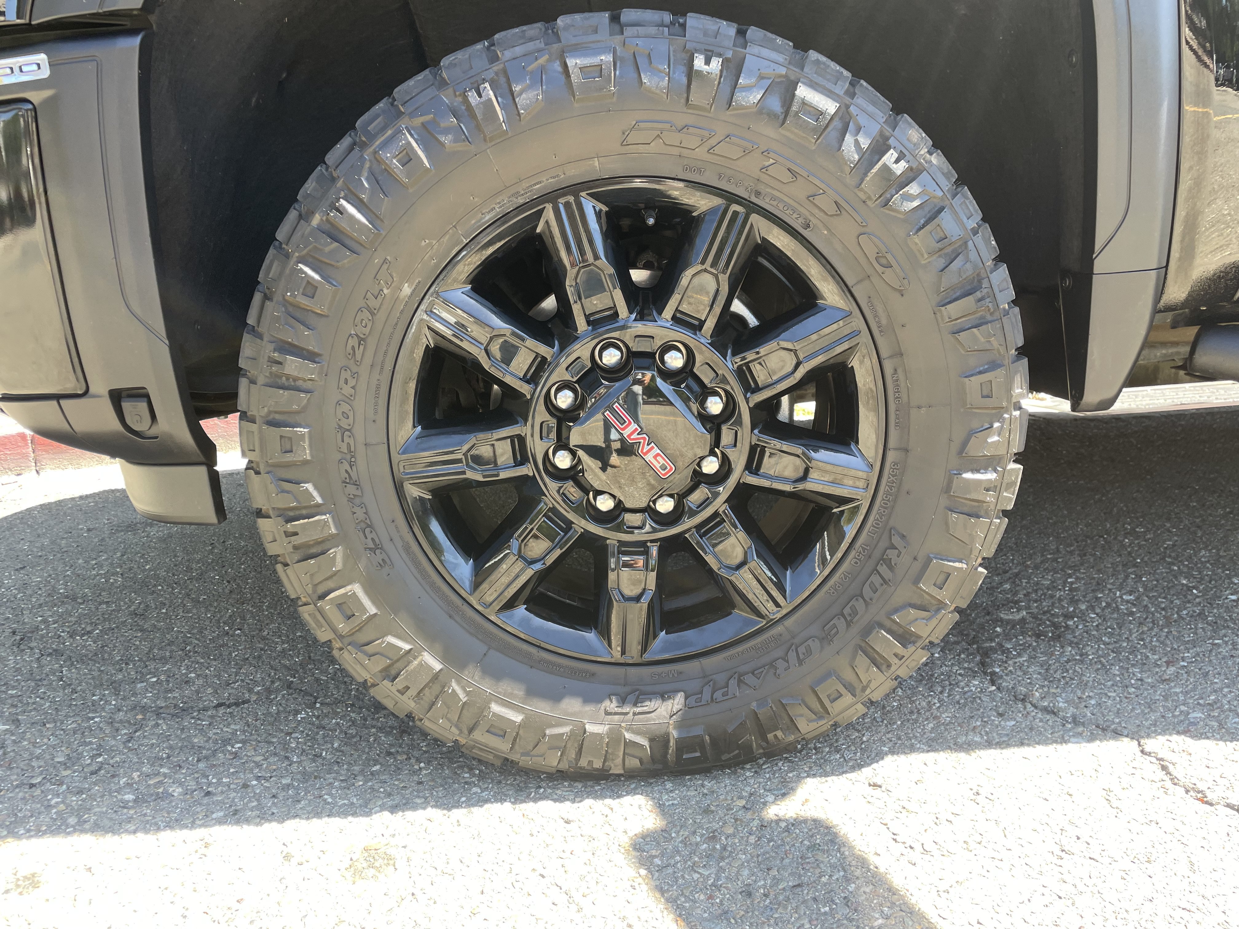 Used 2025 GMC Sierra 2500 AT4 w/ AT4 Preferred Package AWD/4WD image 18