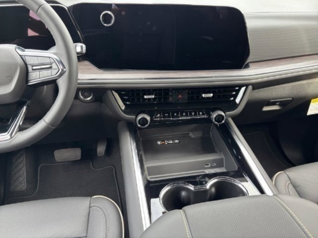 Used 2026 Chevrolet Tahoe Premier AWD/4WD image 11