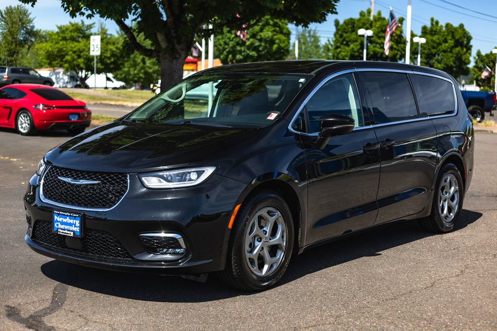 Used 2024 Chrysler Pacifica Limited FWD image 5