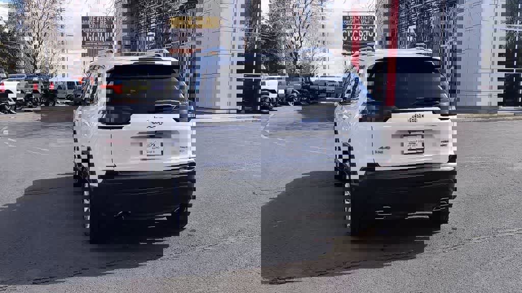 Used 2019 Jeep Cherokee Latitude w/ Popular Appearance Group image 7