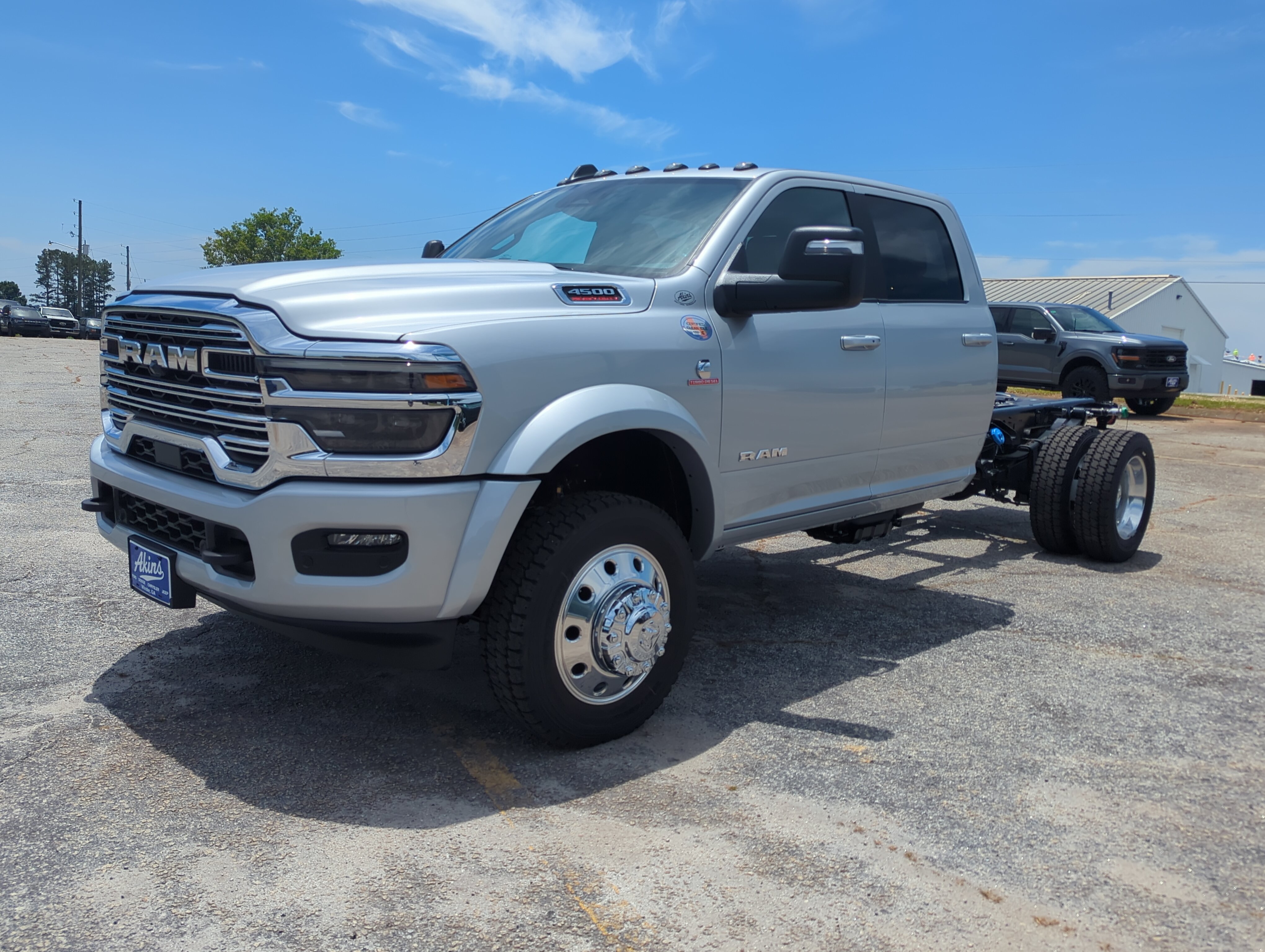 New 2026 RAM 4500 4x4 Crew Cab DRW w/ Laramie Trim Package image 6