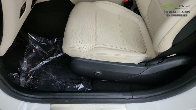 Used 2025 Mercedes-Benz GLC 350e 4MATIC image 54