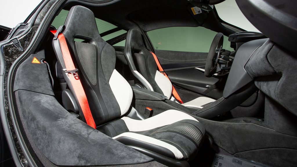 Used 2024 McLaren 750S image 17
