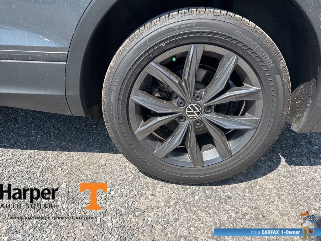 Used 2022 Volkswagen Tiguan SE w/ Panoramic Sunroof Package AWD/4WD image 19