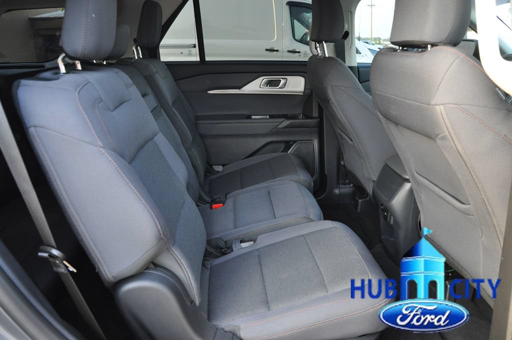 Used 2025 Ford Explorer Active RWD image 14