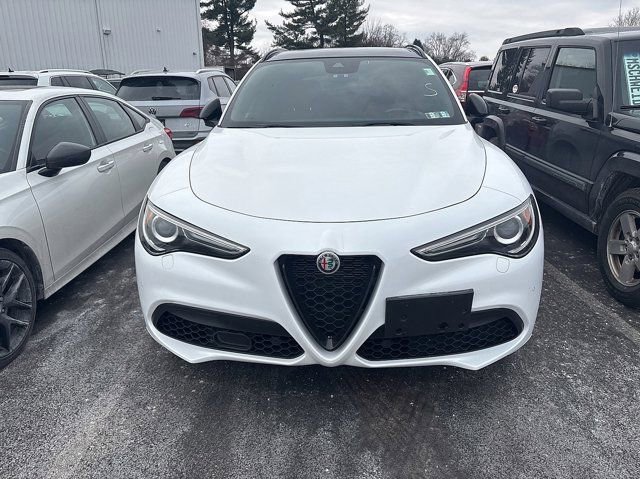 Used 2022 Alfa Romeo Stelvio Veloce AWD/4WD image 2