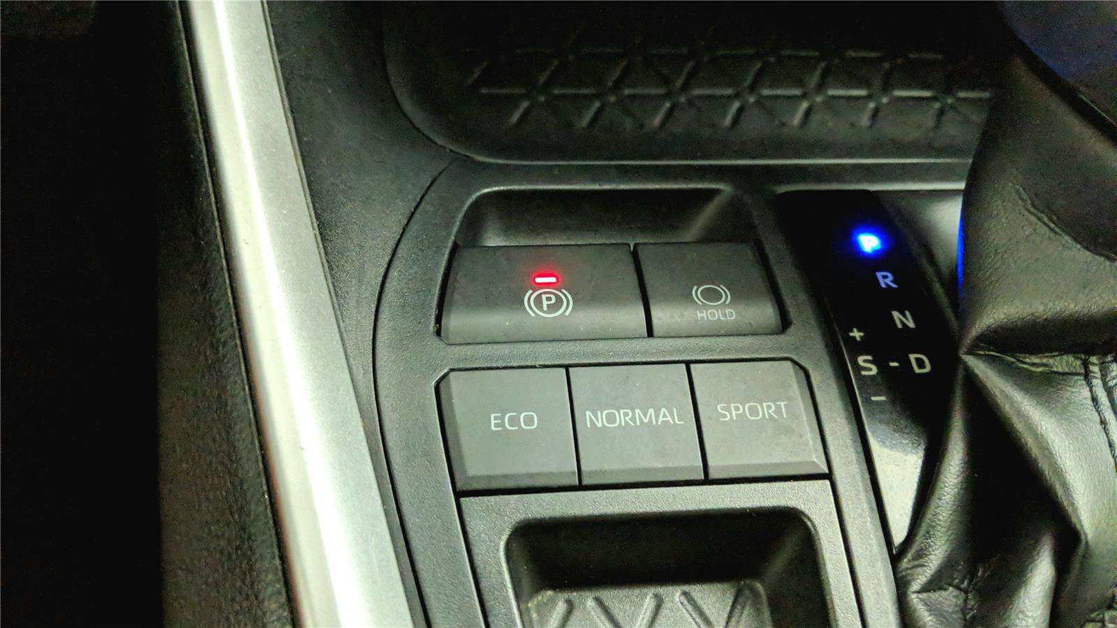 Used 2019 Toyota RAV4 LE image 30