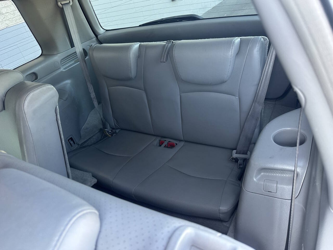 Used 2004 Toyota Highlander Limited w/ Leather Trim Pkg FWD image 7