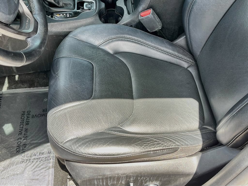 Used 2019 Jeep Cherokee Limited w/ Technology Group FWD image 19