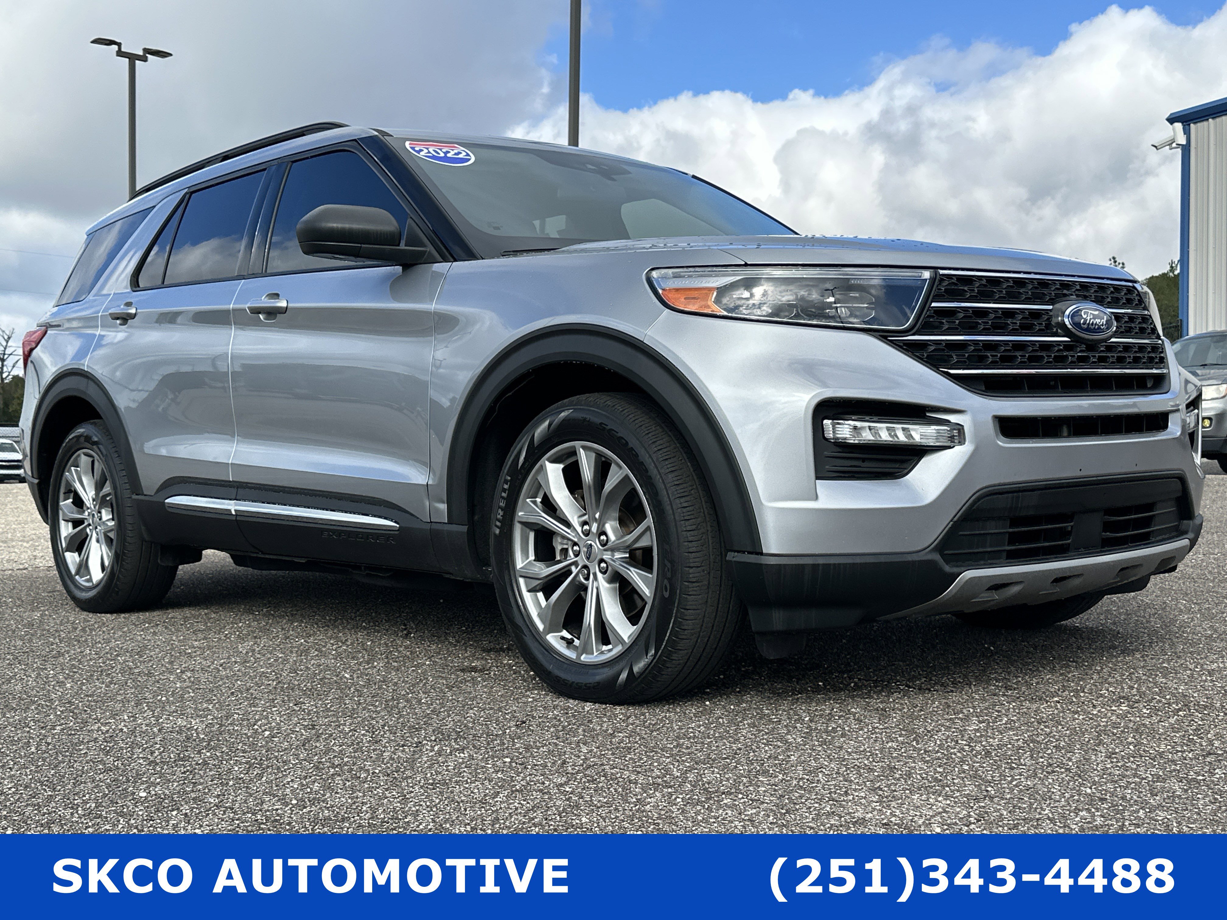 Used 2022 Ford Explorer XLT w/ Equipment Group 202A image 7