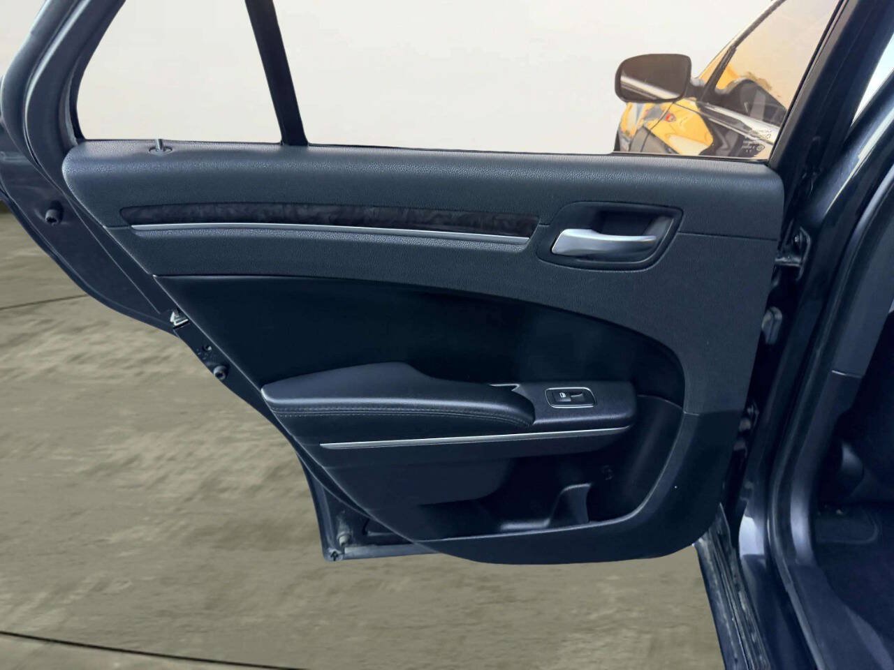 Used 2011 Chrysler 300 Limited RWD image 17