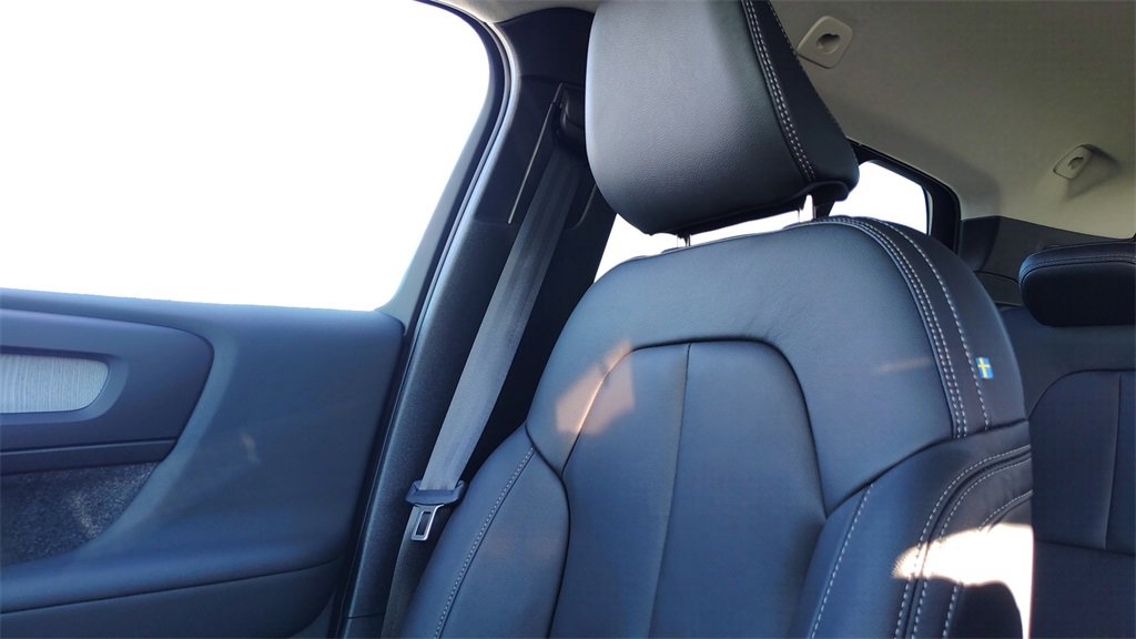 New 2026 Volvo XC40 B5 Core w/ Climate Package image 23