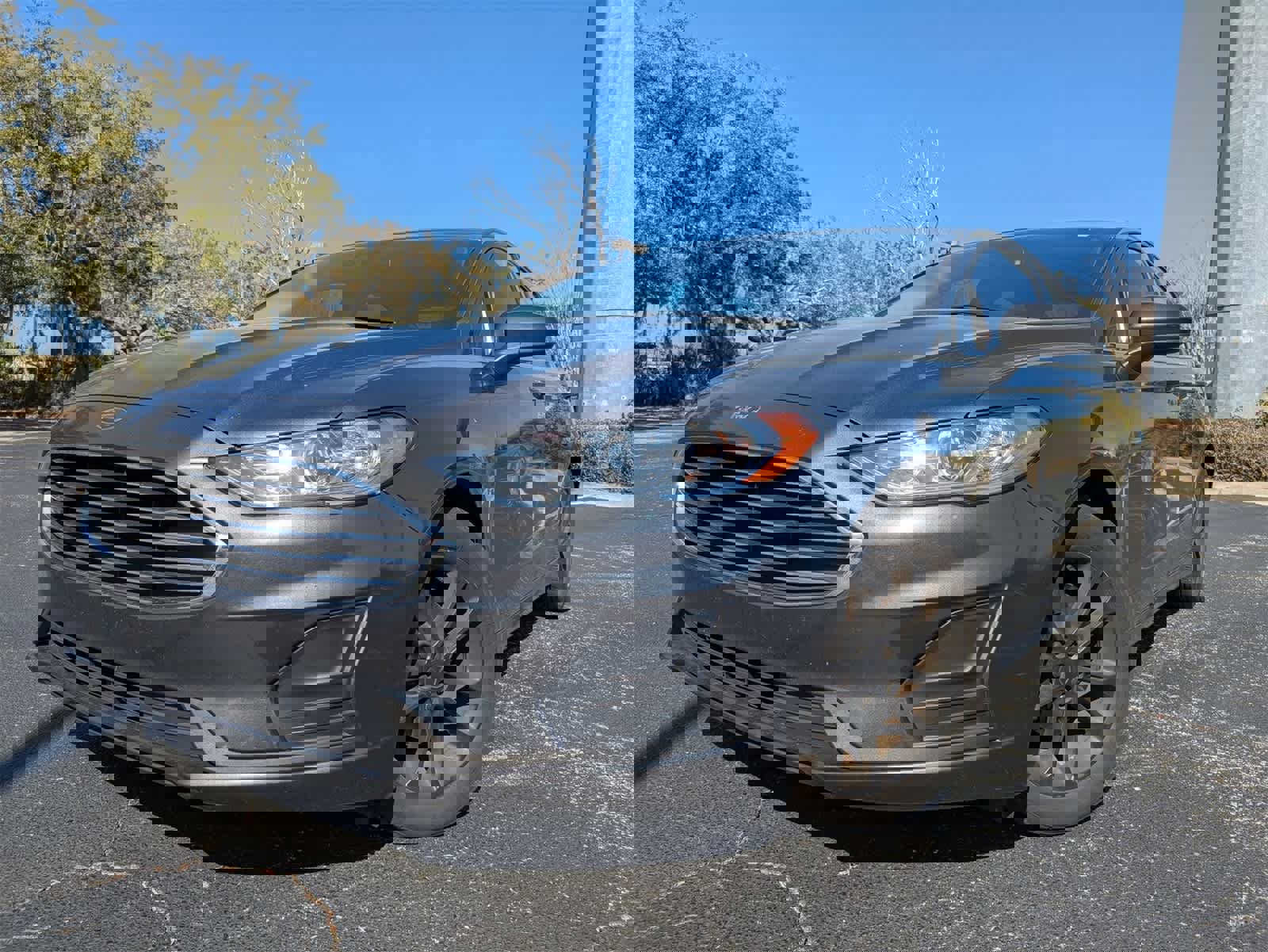 Used 2020 Ford Fusion SE image 1