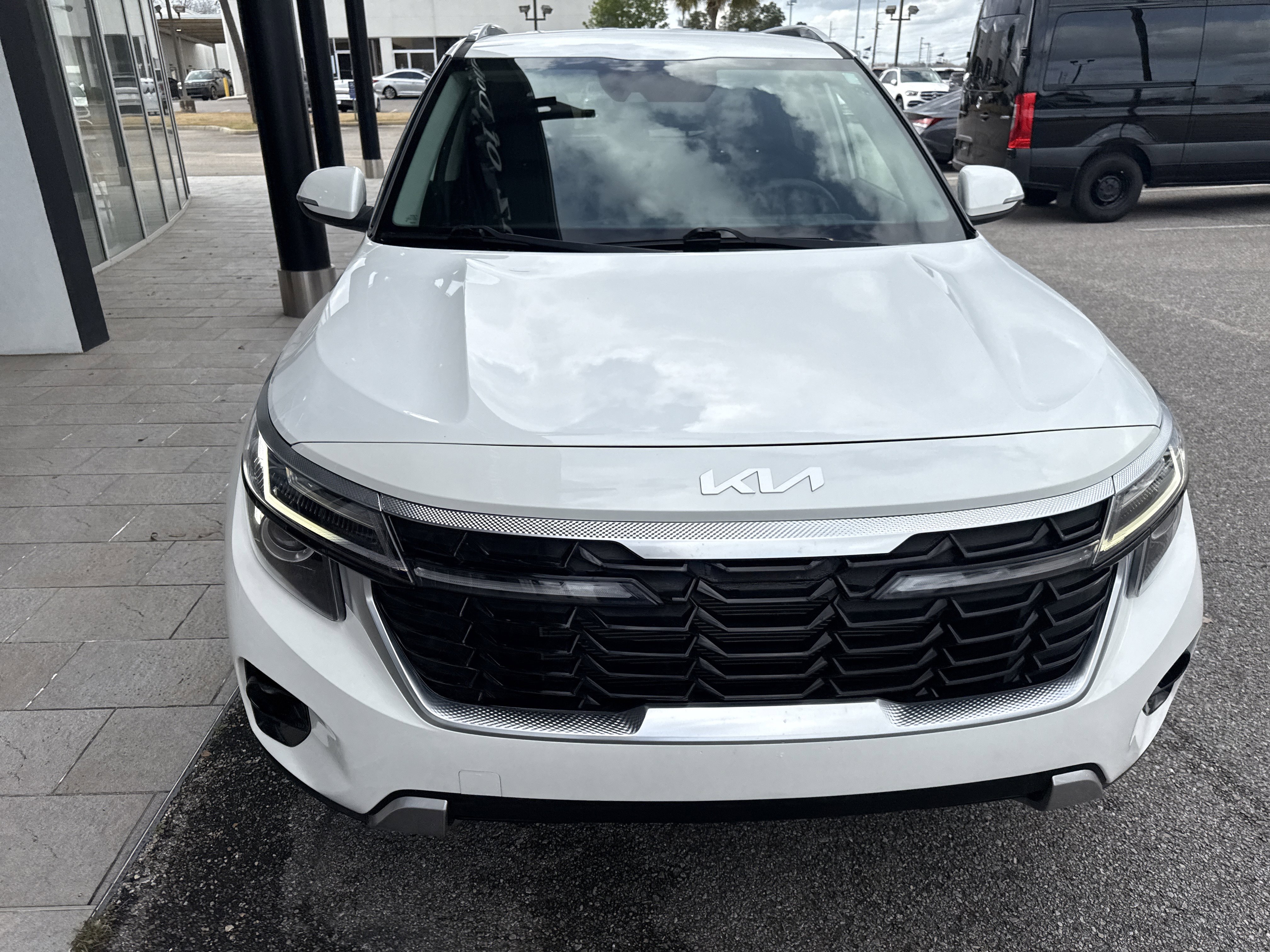 Used 2024 Kia Seltos EX image 6
