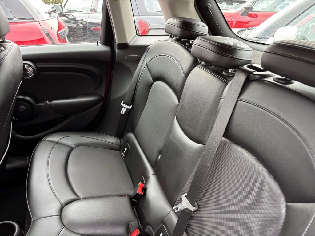 Used 2015 MINI Cooper 4-Door Hardtop image 23
