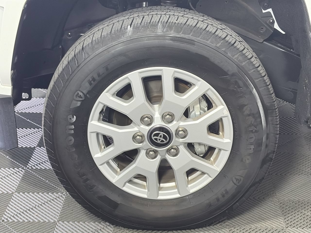 Used 2025 Toyota Tacoma SR5 AWD/4WD image 10
