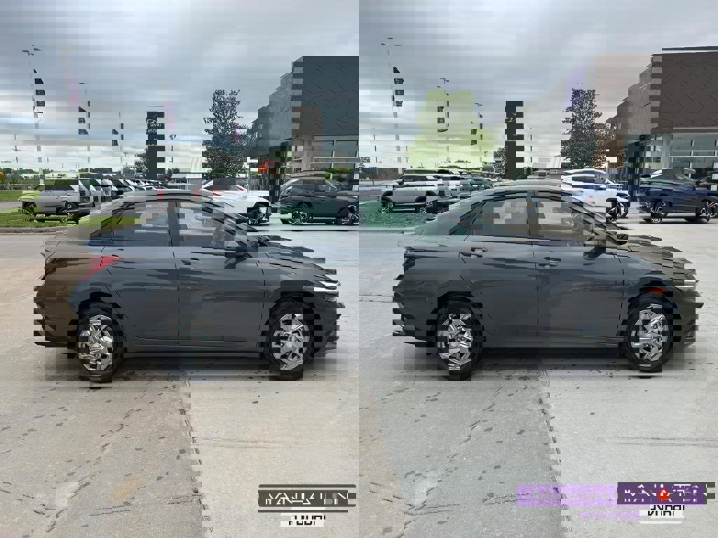 New 2026 Hyundai Elantra SE