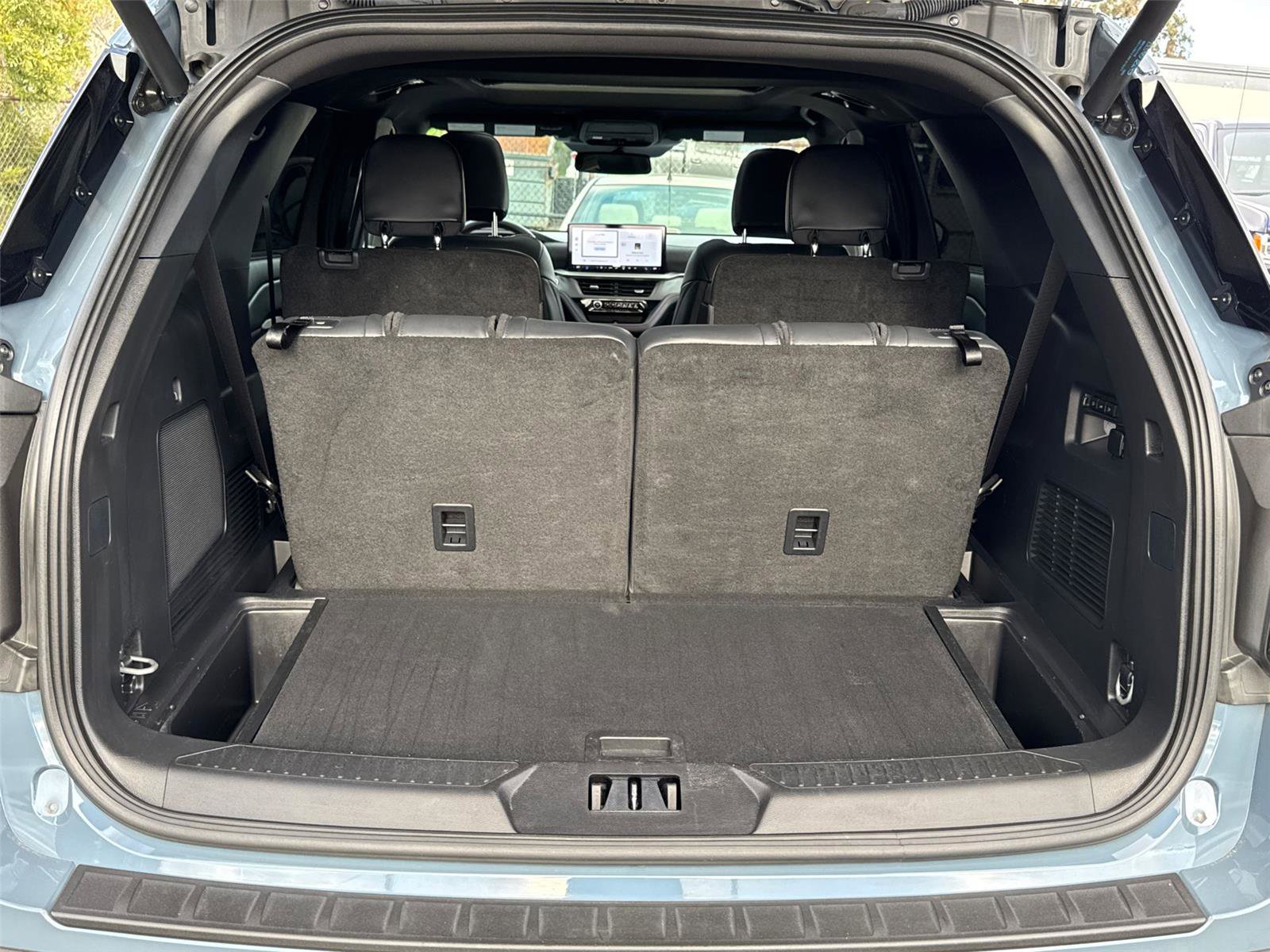 Used 2025 Ford Explorer ST image 9