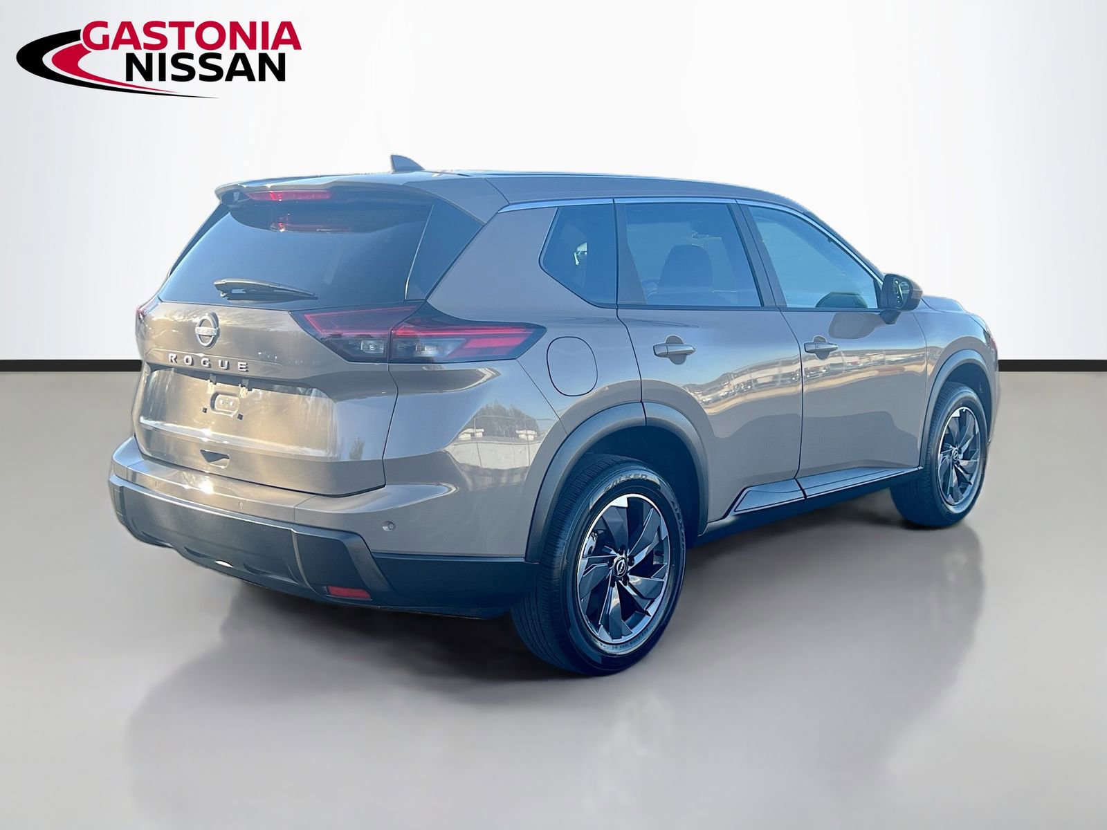 Used 2025 Nissan Rogue SV image 9