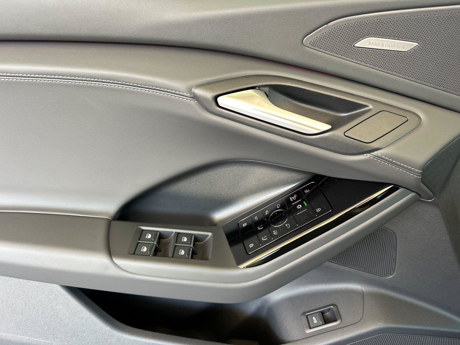 New 2027 Audi SQ6 e-tron Premium Plus AWD/4WD image 10