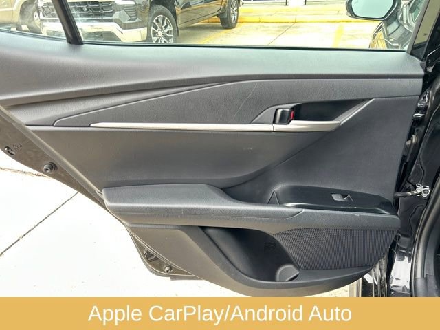 Used 2025 Toyota Camry SE image 13