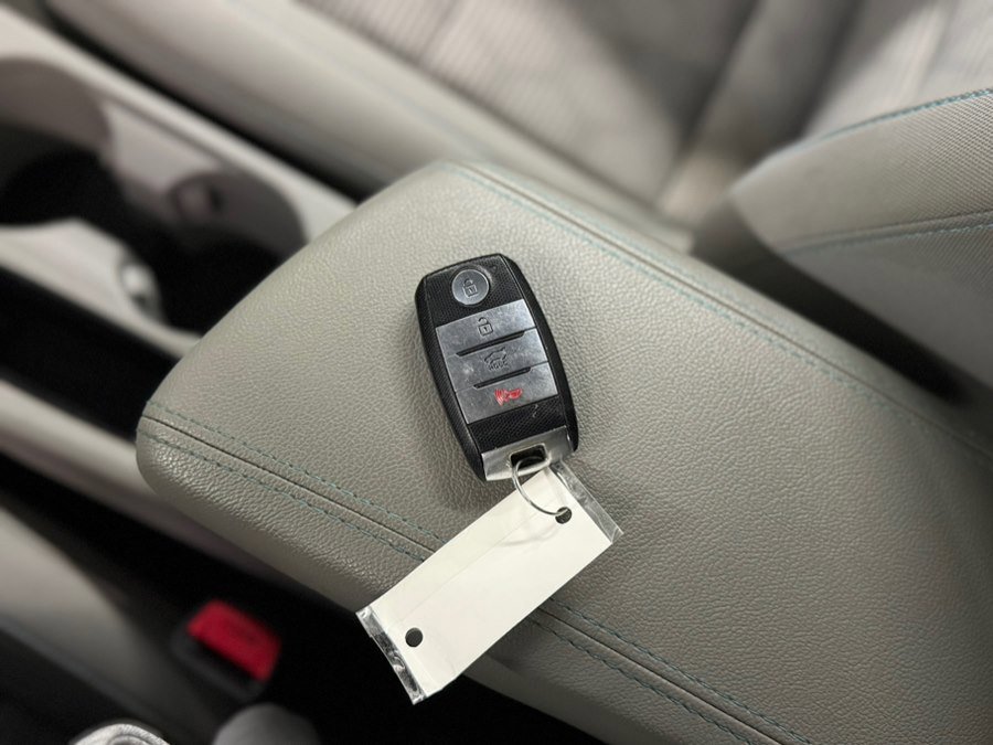 Used 2019 Kia Niro LX image 28