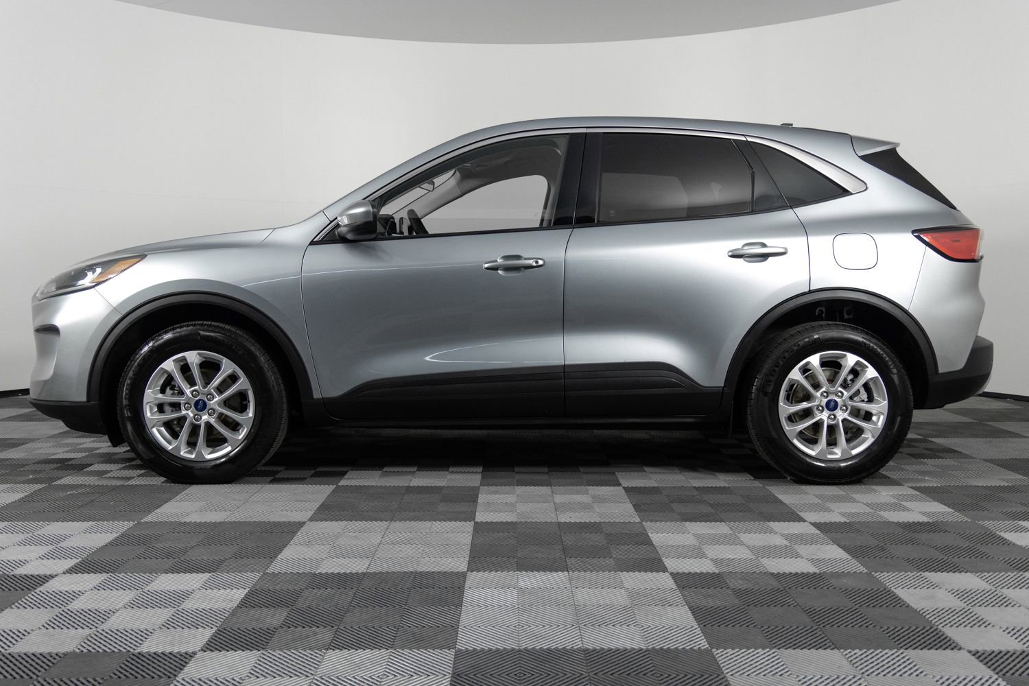 Used 2021 Ford Escape SE image 3