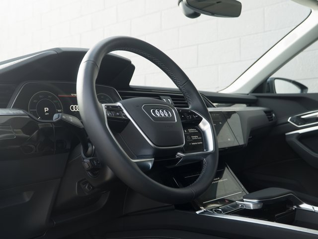 Used 2024 Audi Q8 e-tron Premium Plus w/ Premium Plus Package image 4