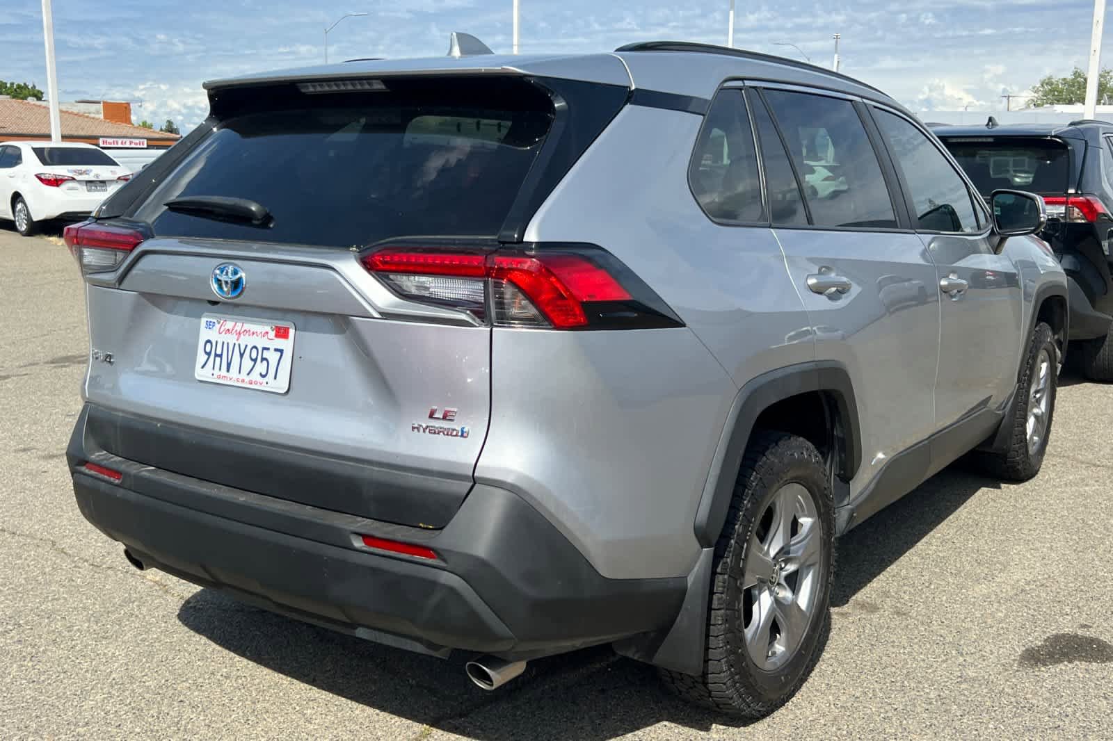 Used 2022 Toyota RAV4 LE image 4
