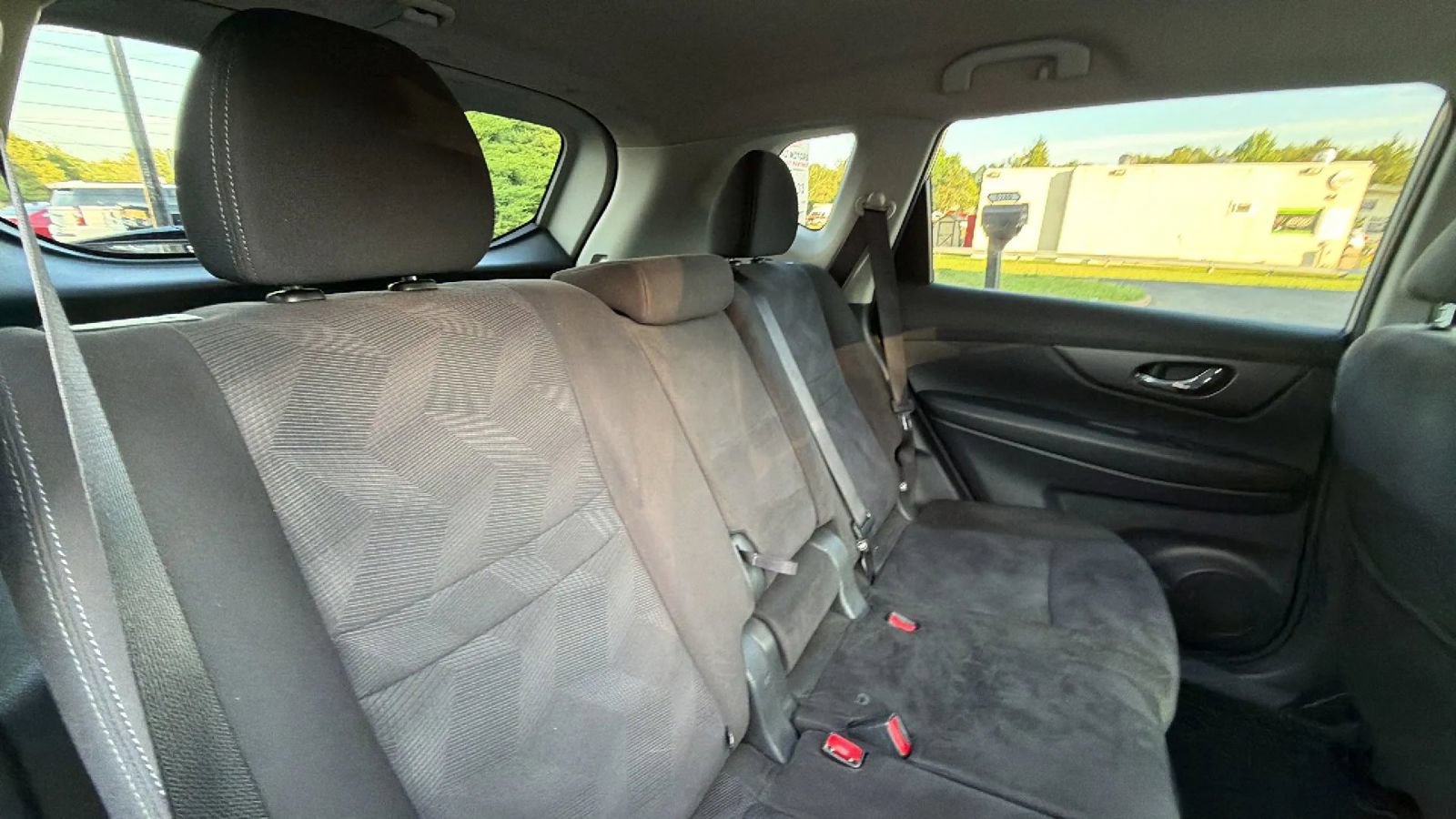 Used 2015 Nissan Rogue SV AWD/4WD image 48