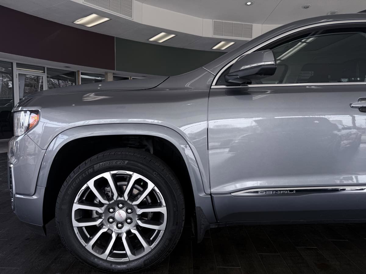 Used 2022 GMC Acadia Denali w/ Denali Ultimate Package FWD image 25