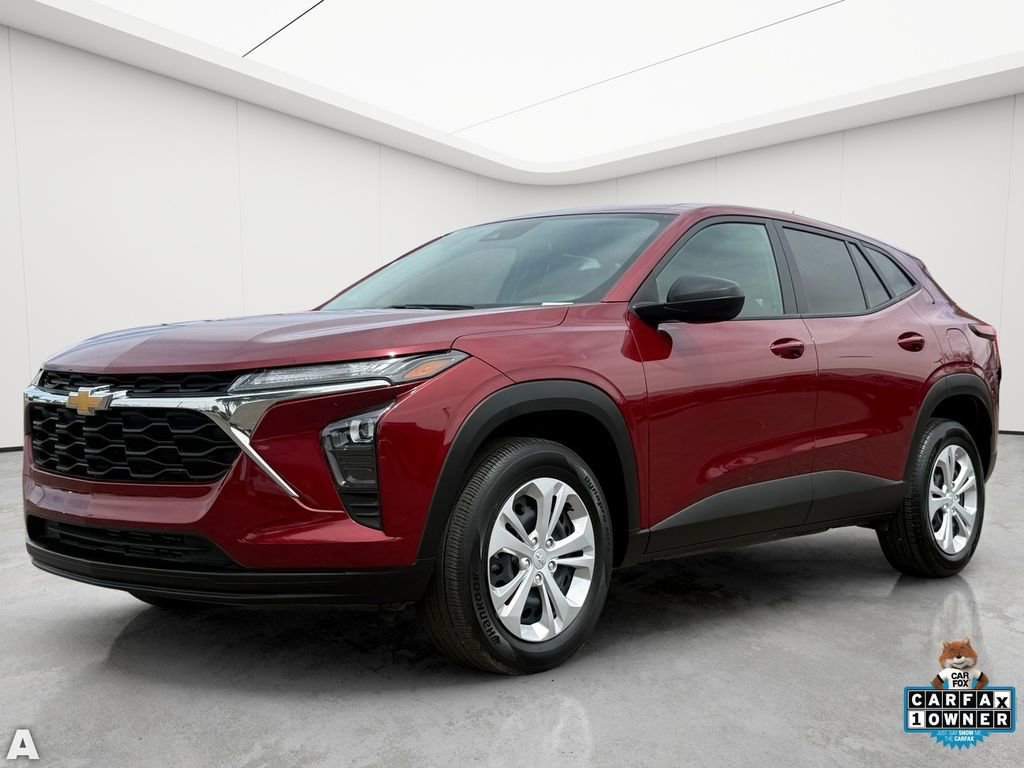 Used 2025 Chevrolet Trax LS image 2