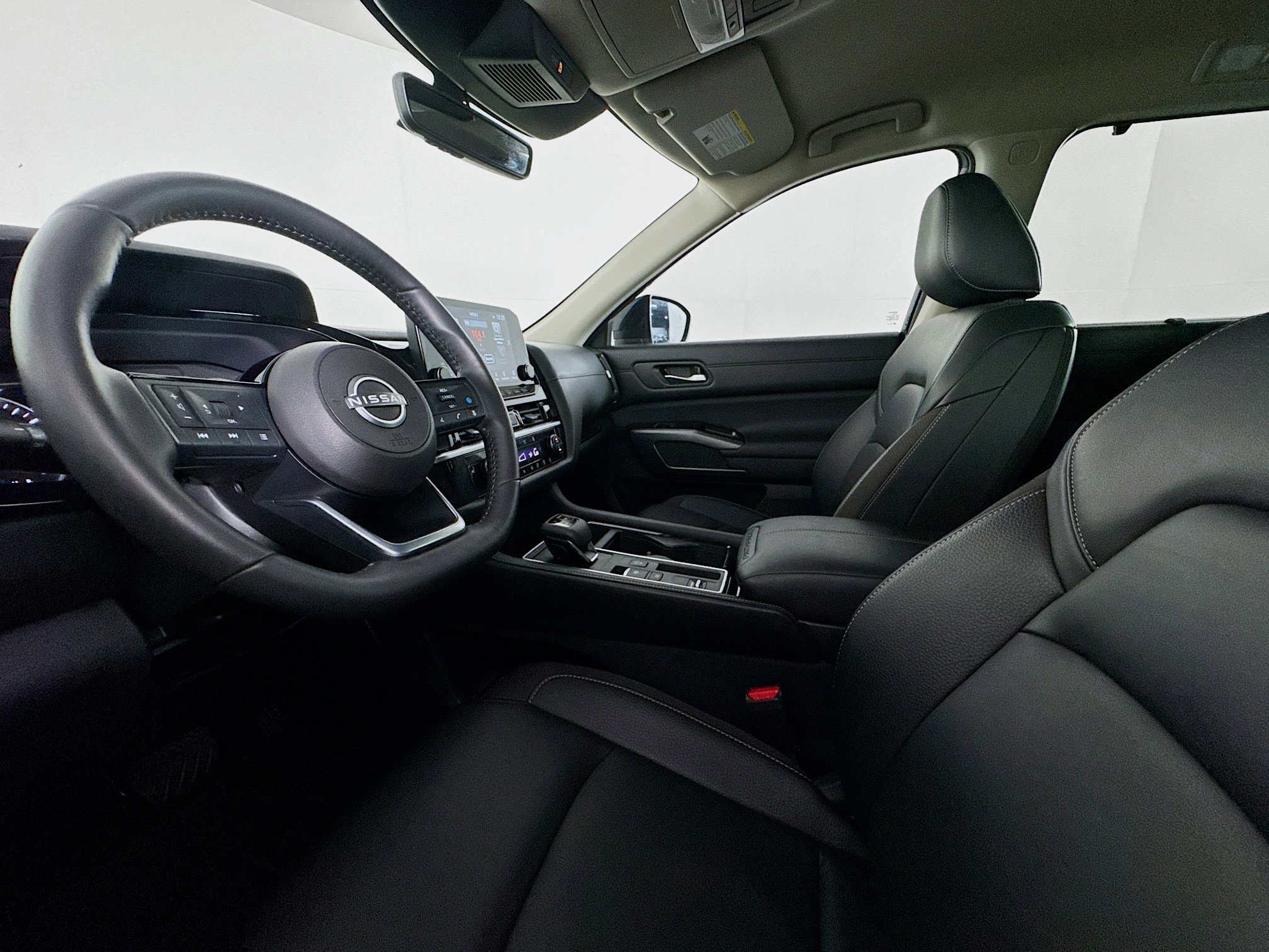 Used 2025 Nissan Pathfinder SL FWD image 21