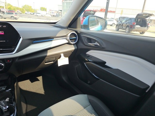 New 2025 Chevrolet Trax LT w/ Sunroof Package image 18