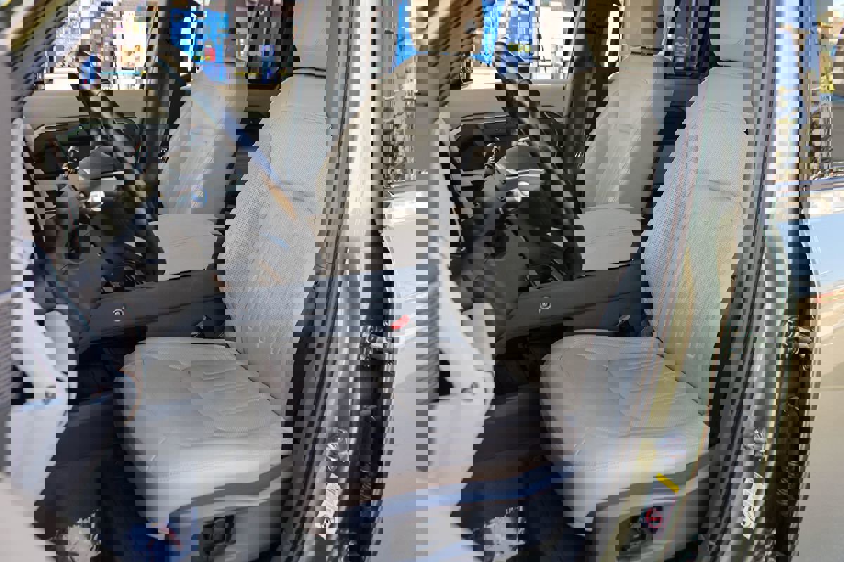 Used 2021 Land Rover Defender 110 SE image 16