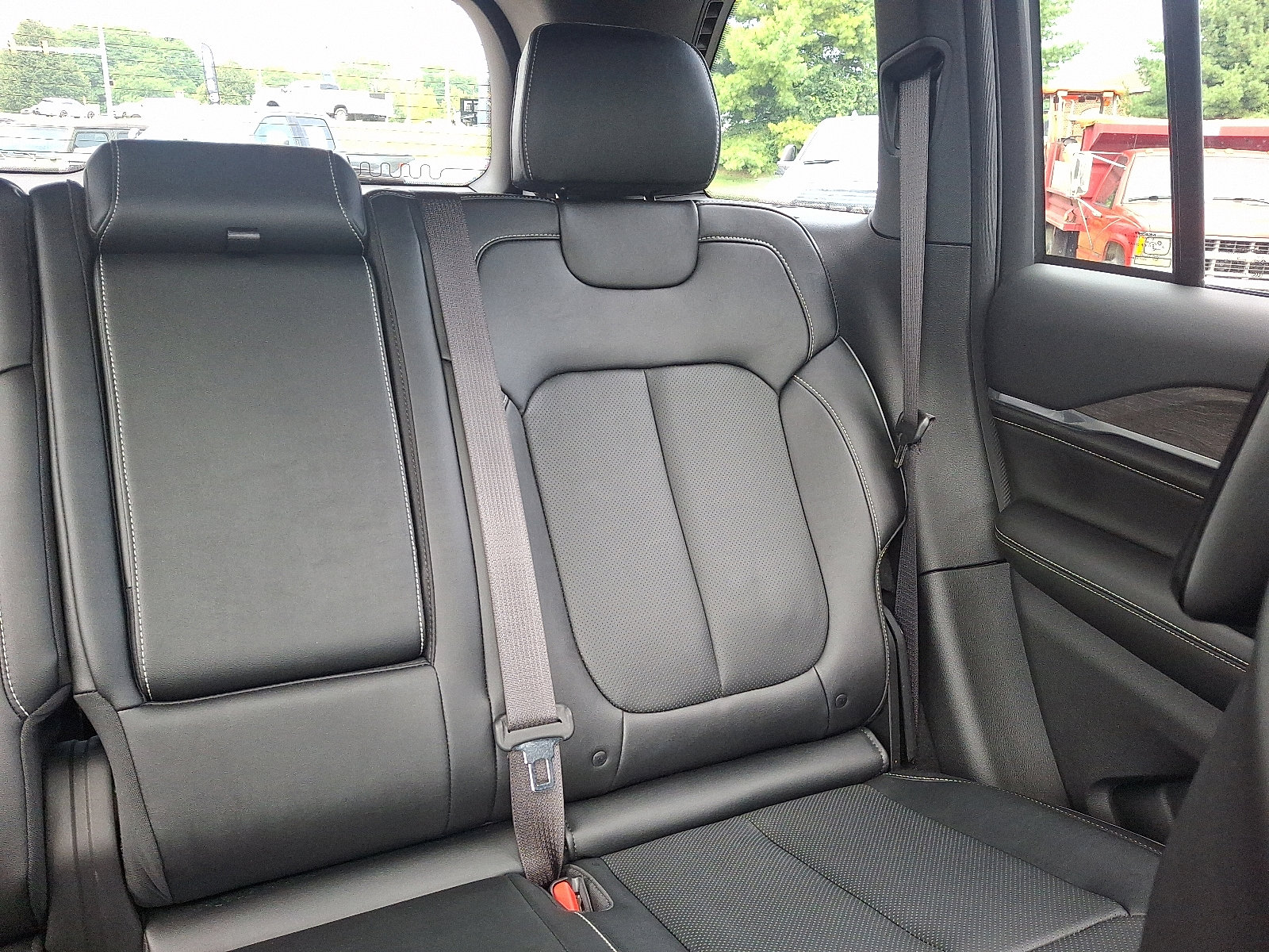 Used 2024 Jeep Grand Cherokee Overland w/ Trailer Tow Package image 21