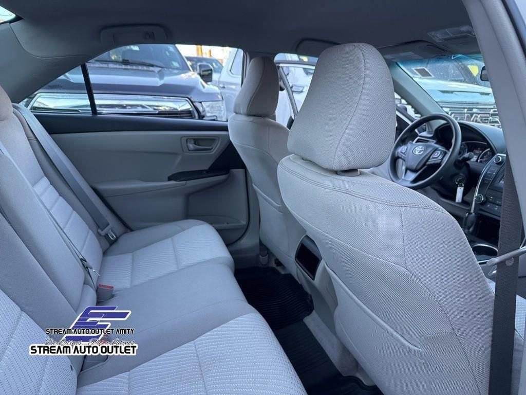 Used 2017 Toyota Camry LE image 32