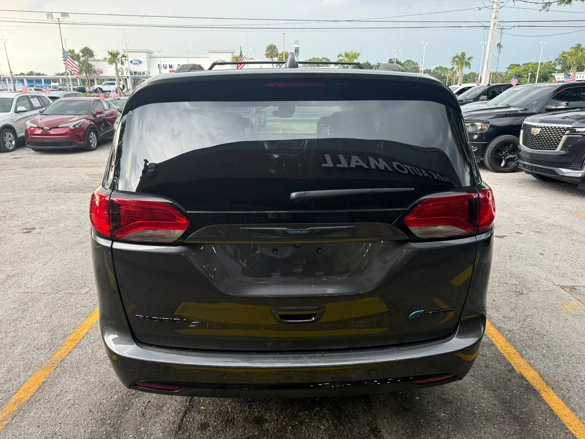 Used 2019 Chrysler Pacifica Limited w/ Advanced Safetytec Group FWD image 6