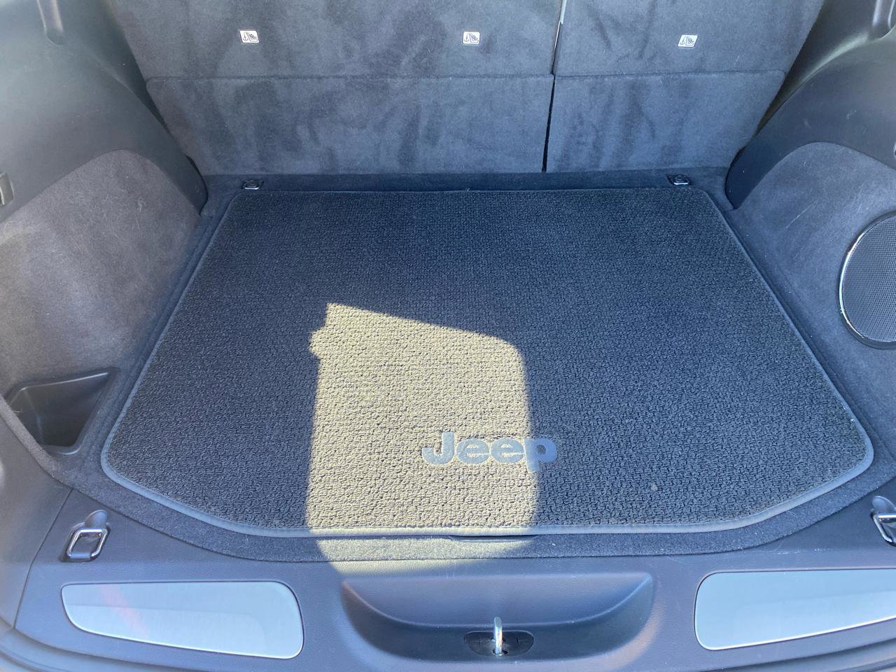 Used 2019 Jeep Grand Cherokee Summit AWD/4WD image 10