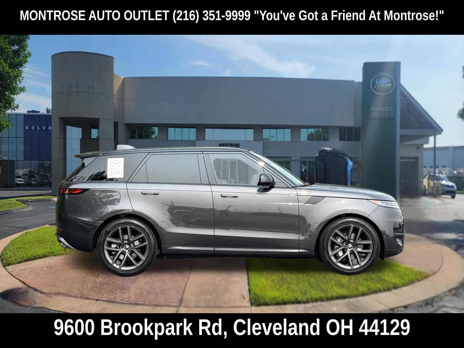 Used 2024 Land Rover Range Rover Sport SE AWD/4WD image 3