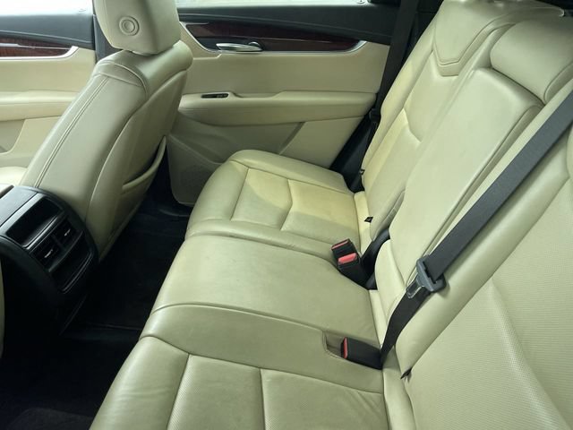 Used 2018 Cadillac XT5 Luxury w/ Driver Awareness Package FWD image 4