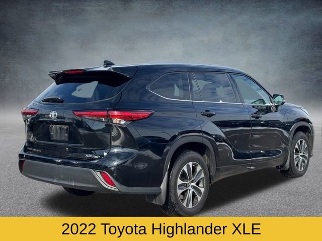 Used 2022 Toyota Highlander XLE image 3